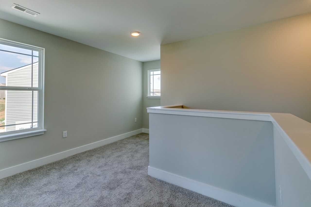 6020 Hillside Ln - Photo 3 of 33