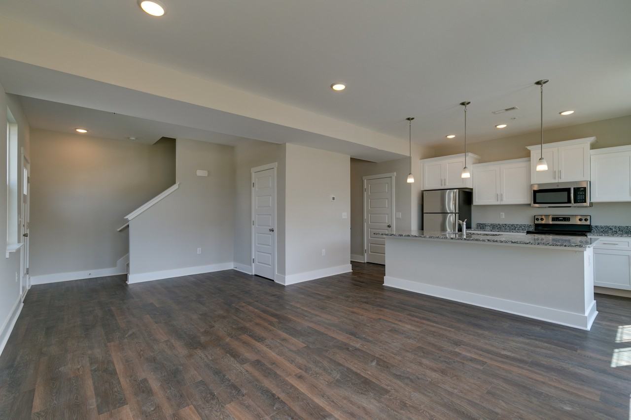 6020 Hillside Ln - Photo 6 of 33