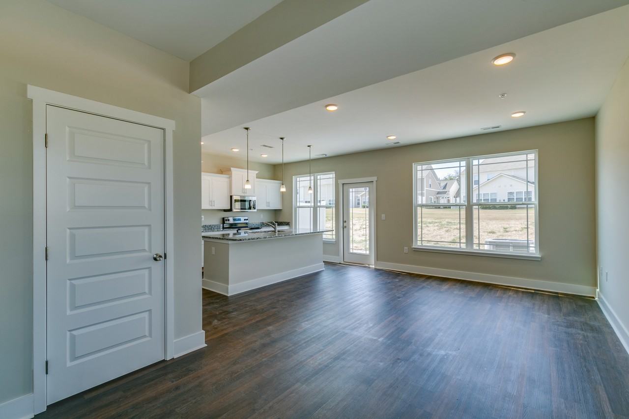 6020 Hillside Ln - Photo 4 of 33