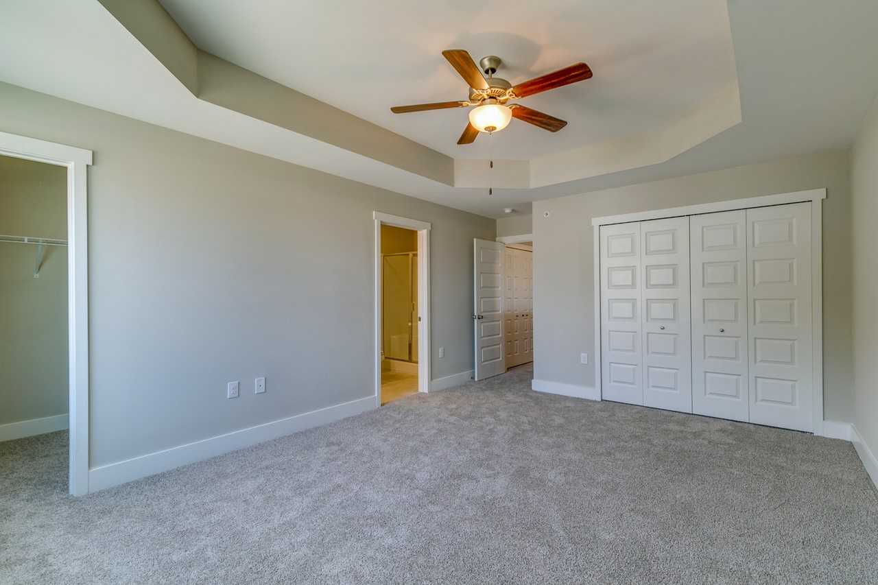 6020 Hillside Ln - Photo 5 of 33