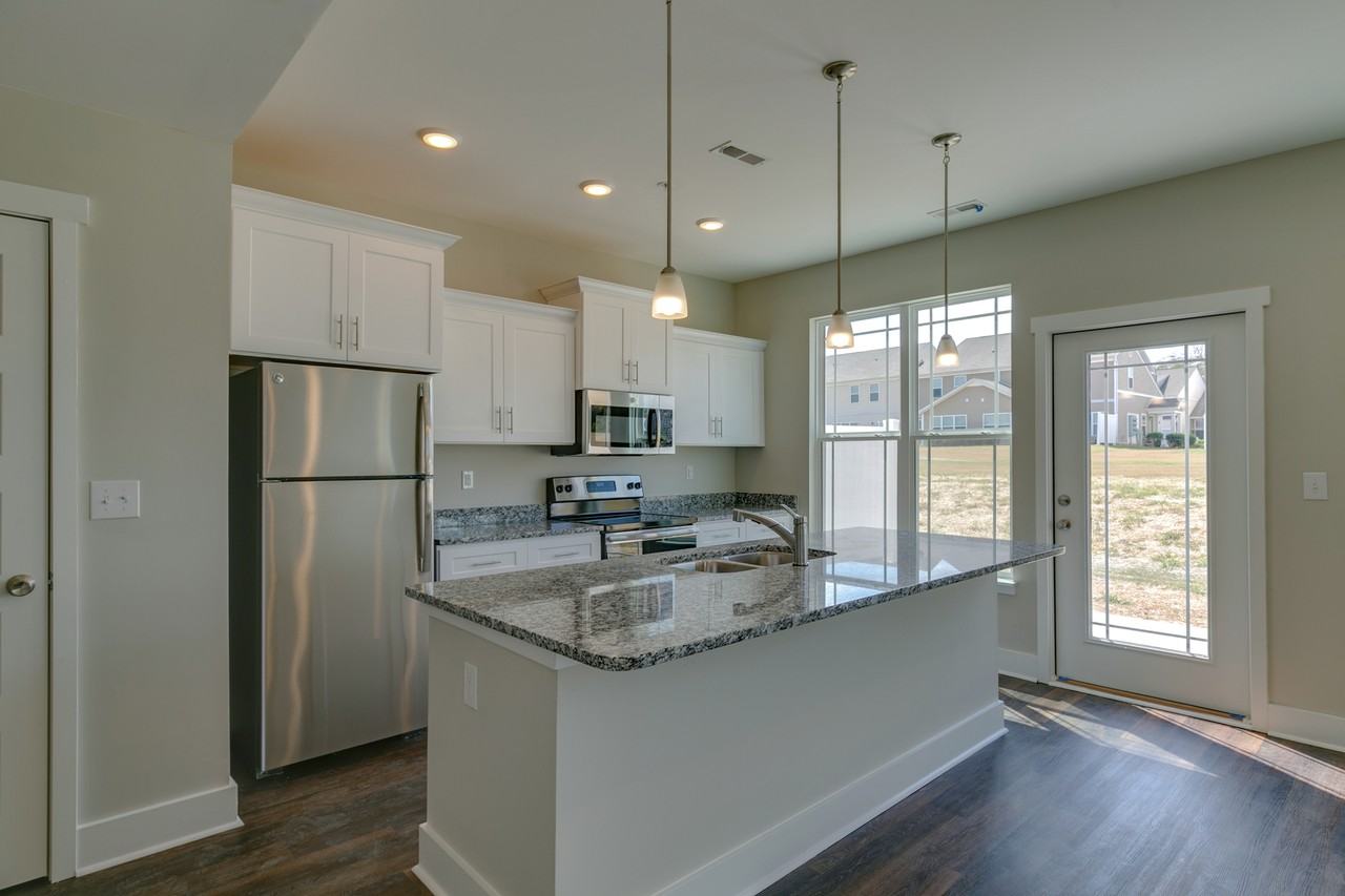 6020 Hillside Ln - Photo 7 of 33