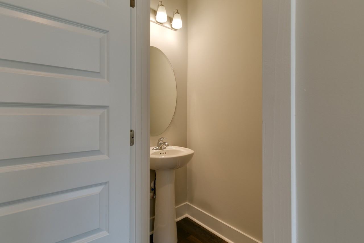 6020 Hillside Ln - Photo 7 of 33