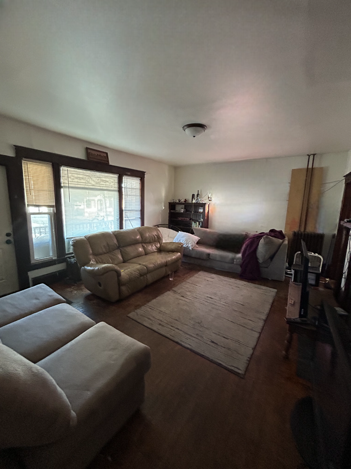 912 Graham Ave - Photo 3 of 24