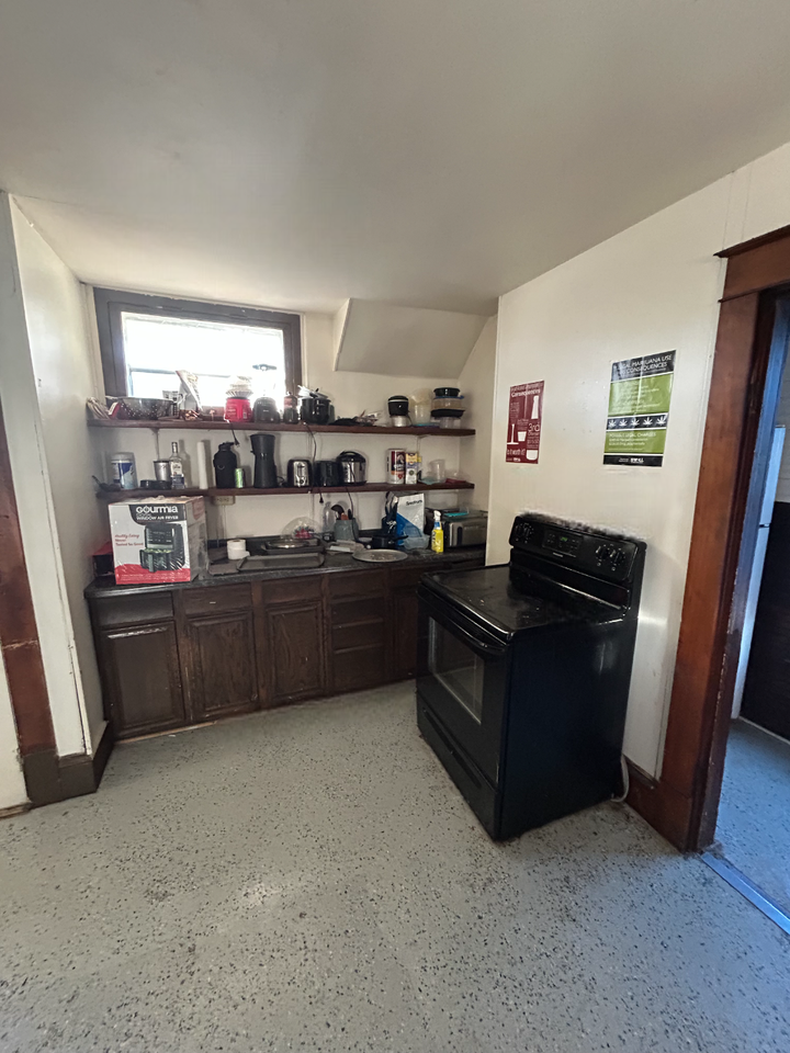 912 Graham Ave - Photo 6 of 24