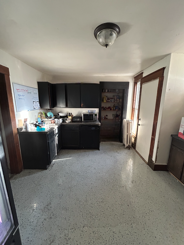 912 Graham Ave - Photo 5 of 24