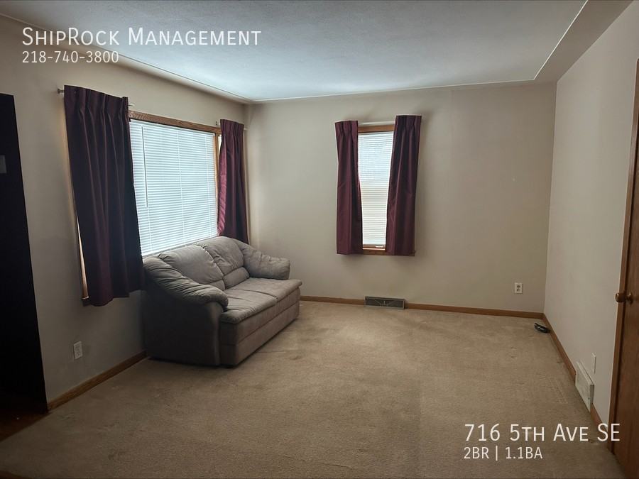 716 5th Ave Se - Photo 2 of 10