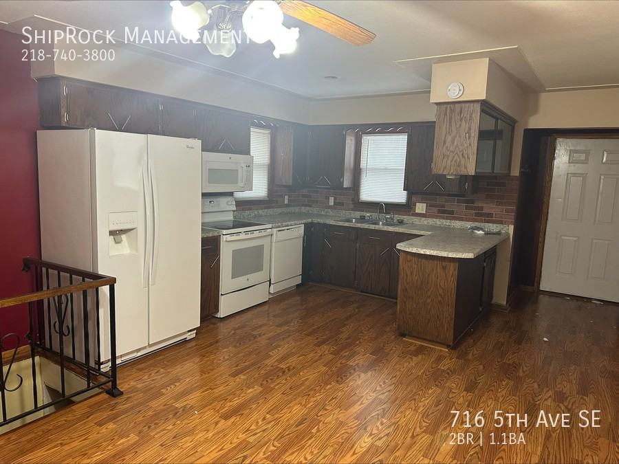 716 5th Ave Se - Photo 3 of 10