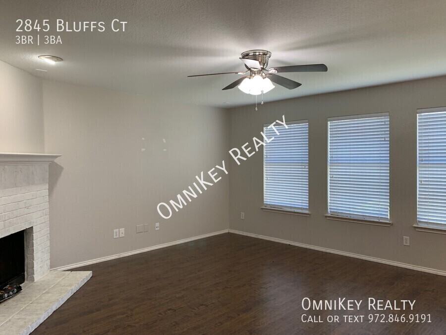 2845 Bluffs Ct - Photo 3 of 27