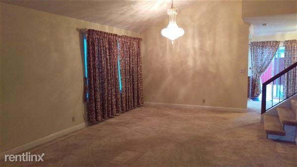 654 Fountainhead Dr - Photo 2 of 7