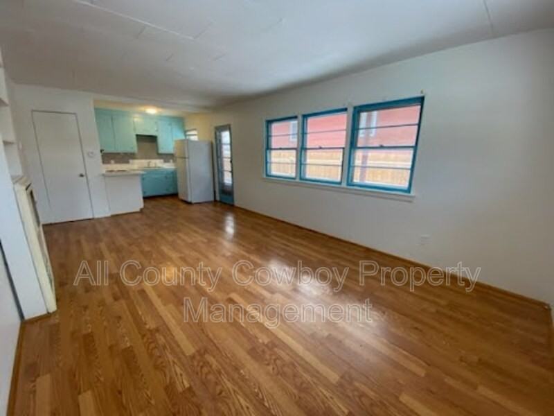 1530 E Kearney St - Photo 2 of 7