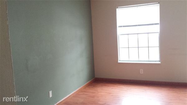 South Pointe Apartments - Photo 2 of 7