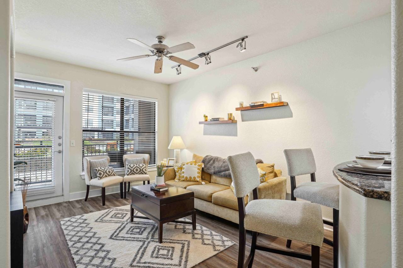 Metropolitan - Photo 6 of 22