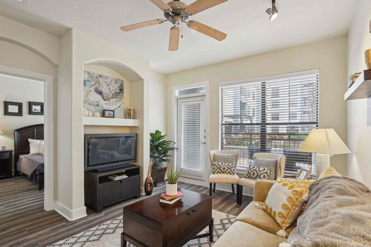 Metropolitan - Photo 7 of 22