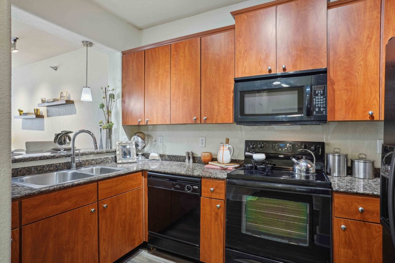 Metropolitan - Photo 2 of 22