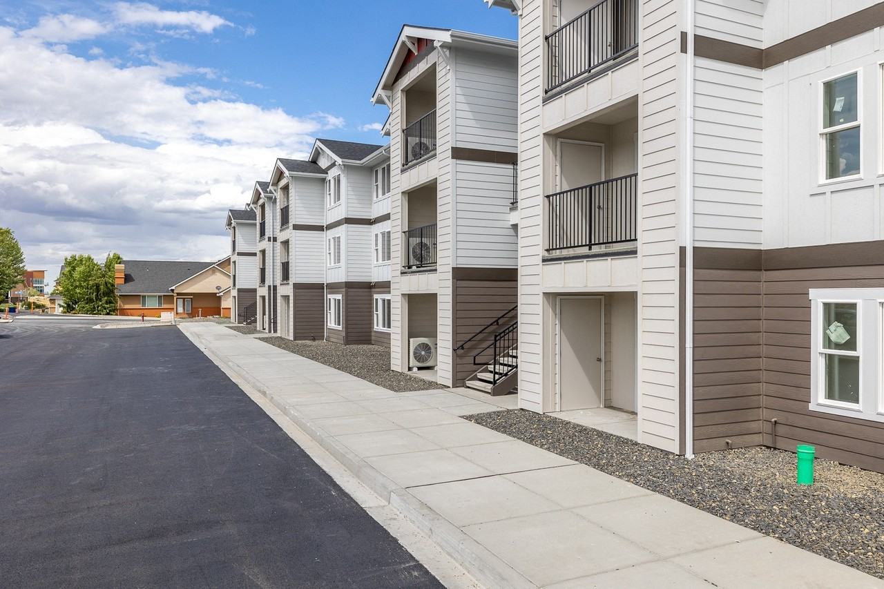 Tides at Willow Pointe - Photo 3 of 30