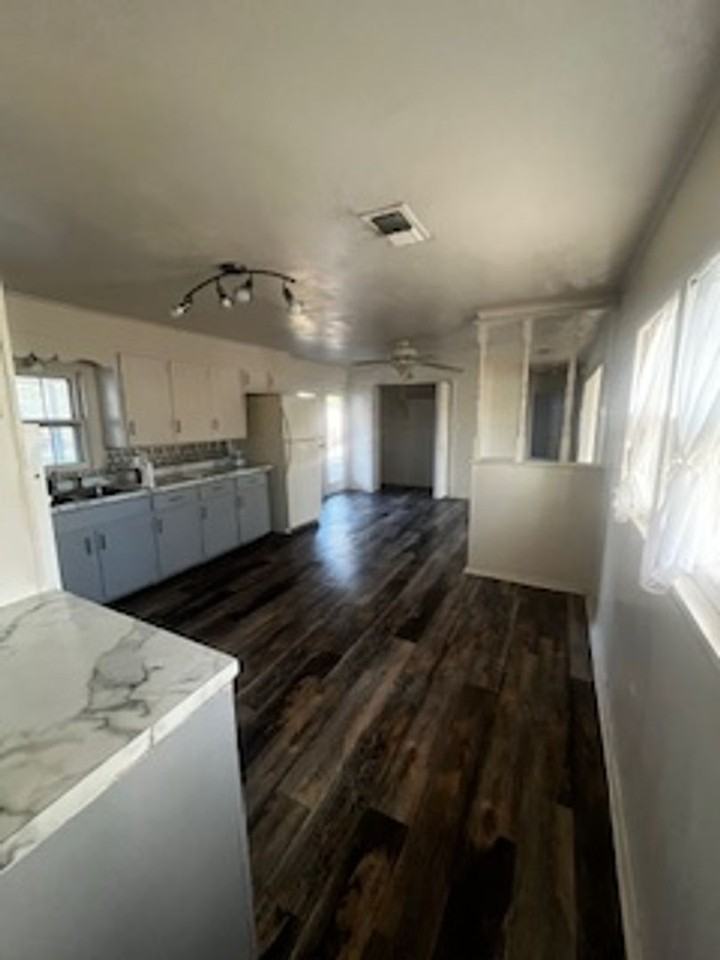 1435 W Mcneill St - Photo 3 of 9