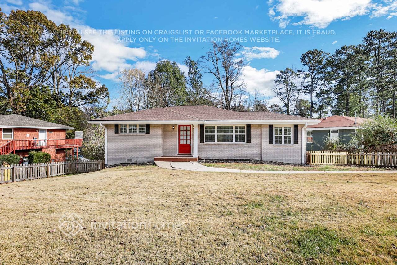 3661 Crestview Dr Se - Photo 2 of 24