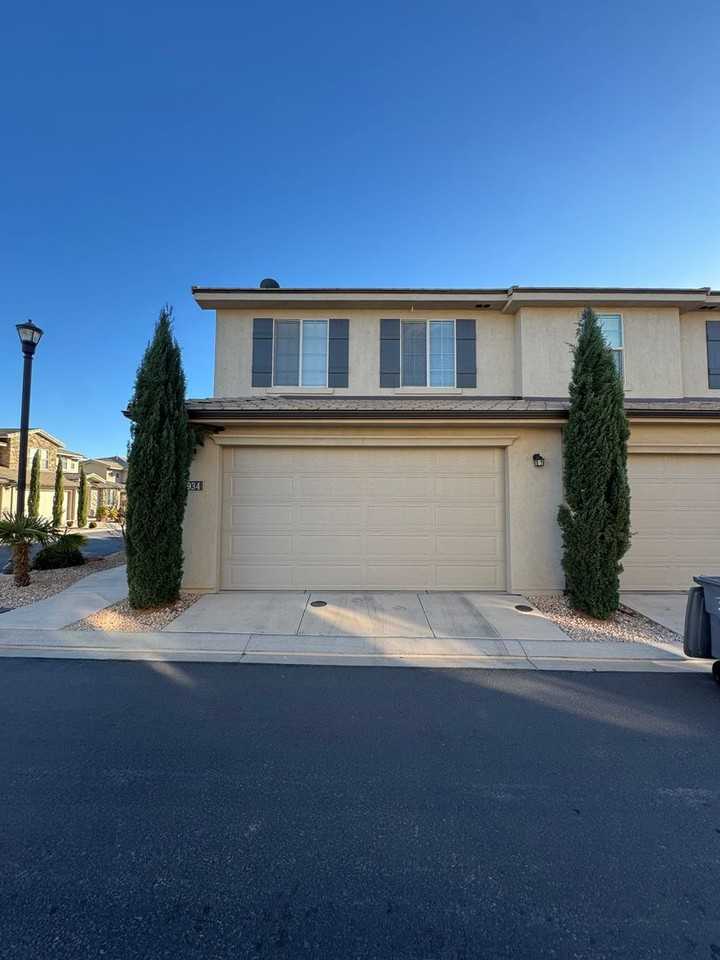 1934 E Vacation Ln - Photo 4 of 50