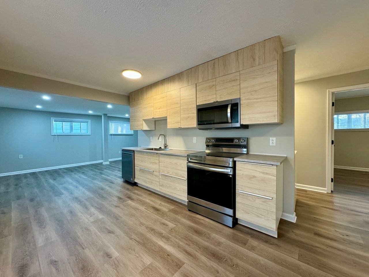 1005 Marrows Rd - Photo 2 of 11