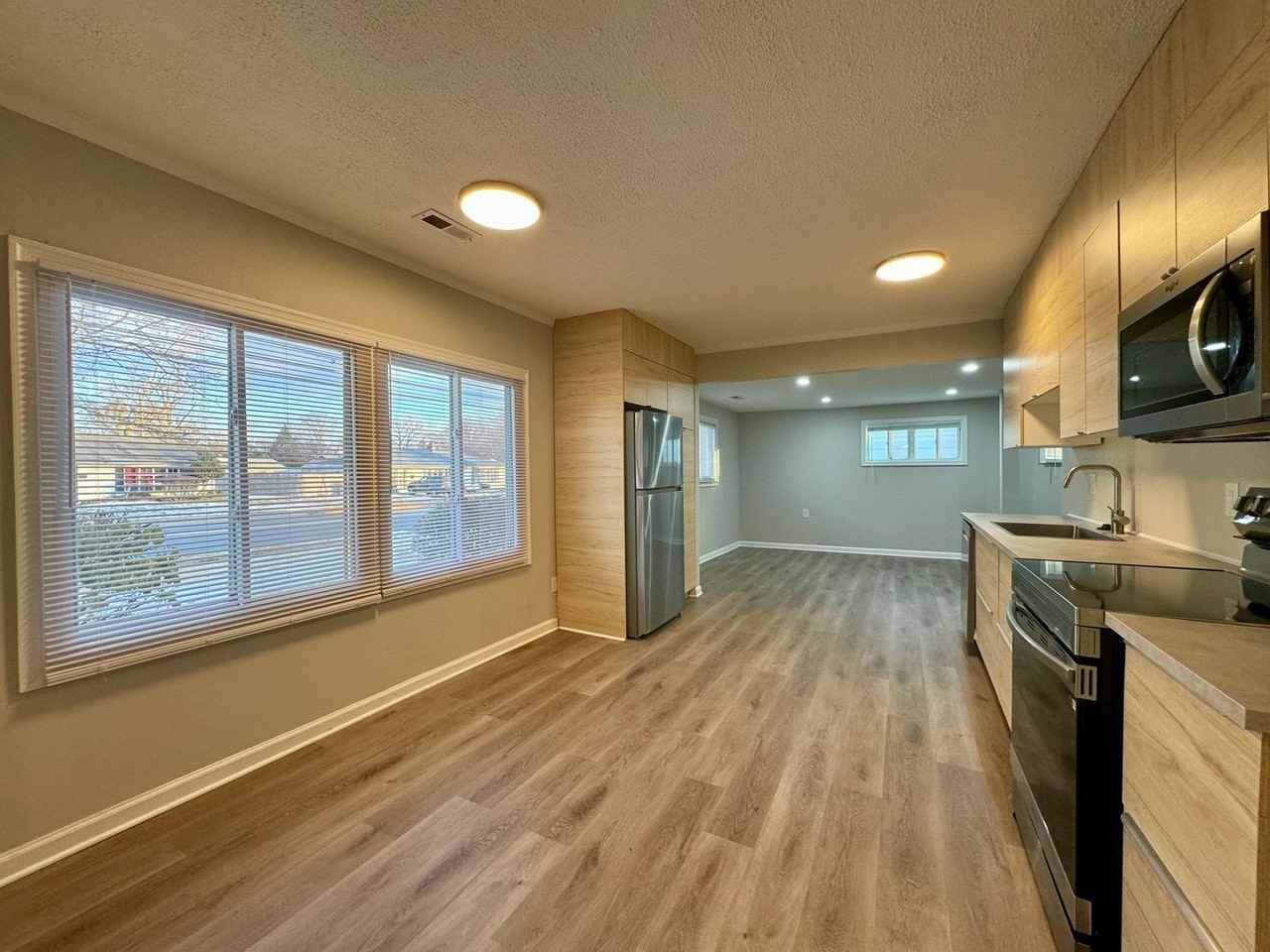 1005 Marrows Rd - Photo 3 of 11