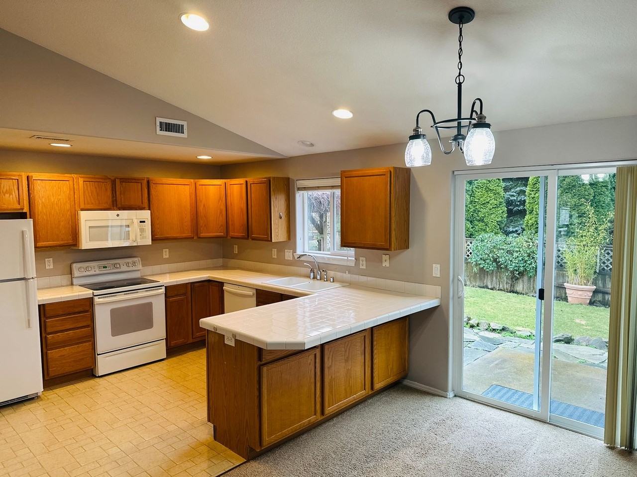 3231 Nw Julia St - Photo 4 of 28