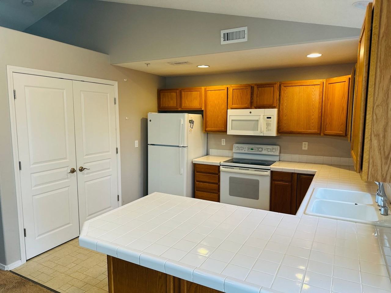 3231 Nw Julia St - Photo 5 of 28