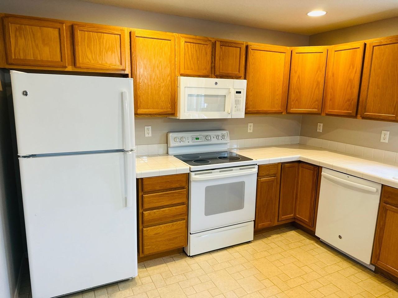 3231 Nw Julia St - Photo 6 of 28