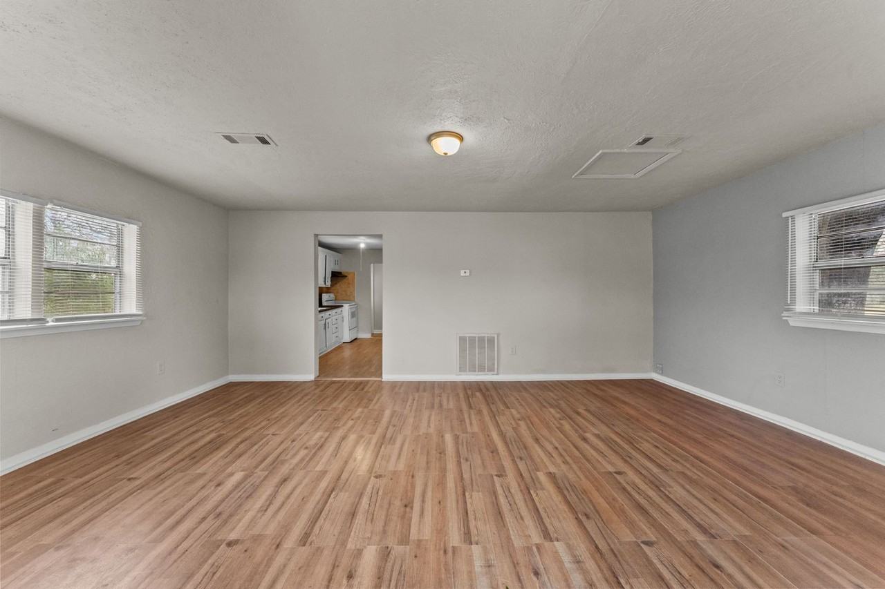 25 2nd Ave N - Photo 4 of 14