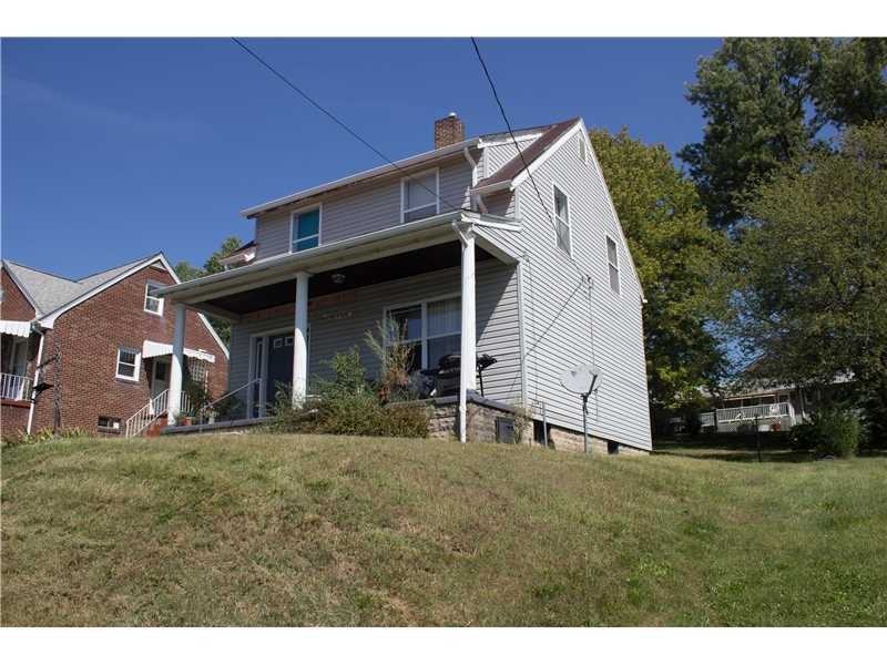 775 Elk Ave - Photo 2 of 17