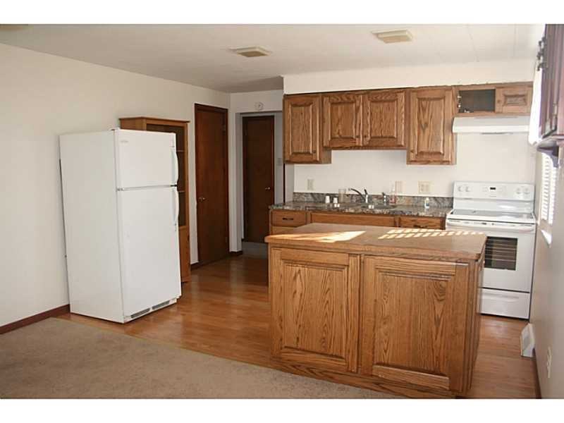 916 Logan St - Photo 3 of 6