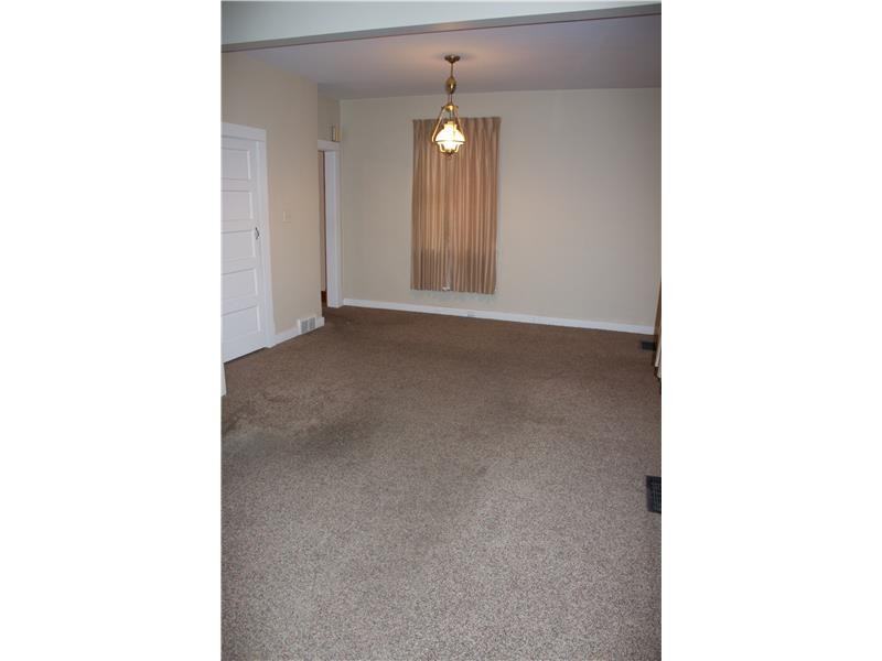646 Beaver Rd - Photo 3 of 8