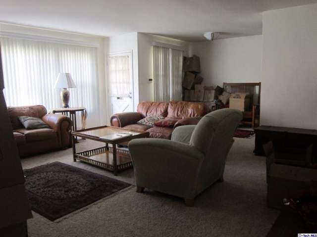 3060 Oneida St - Photo 3 of 15