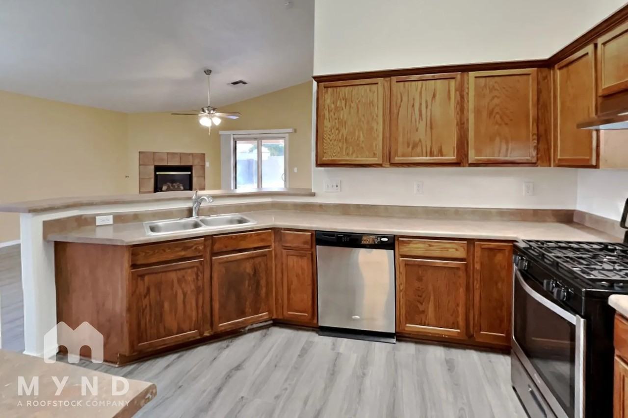 9670 E Mount Baldy Way - Photo 3 of 26