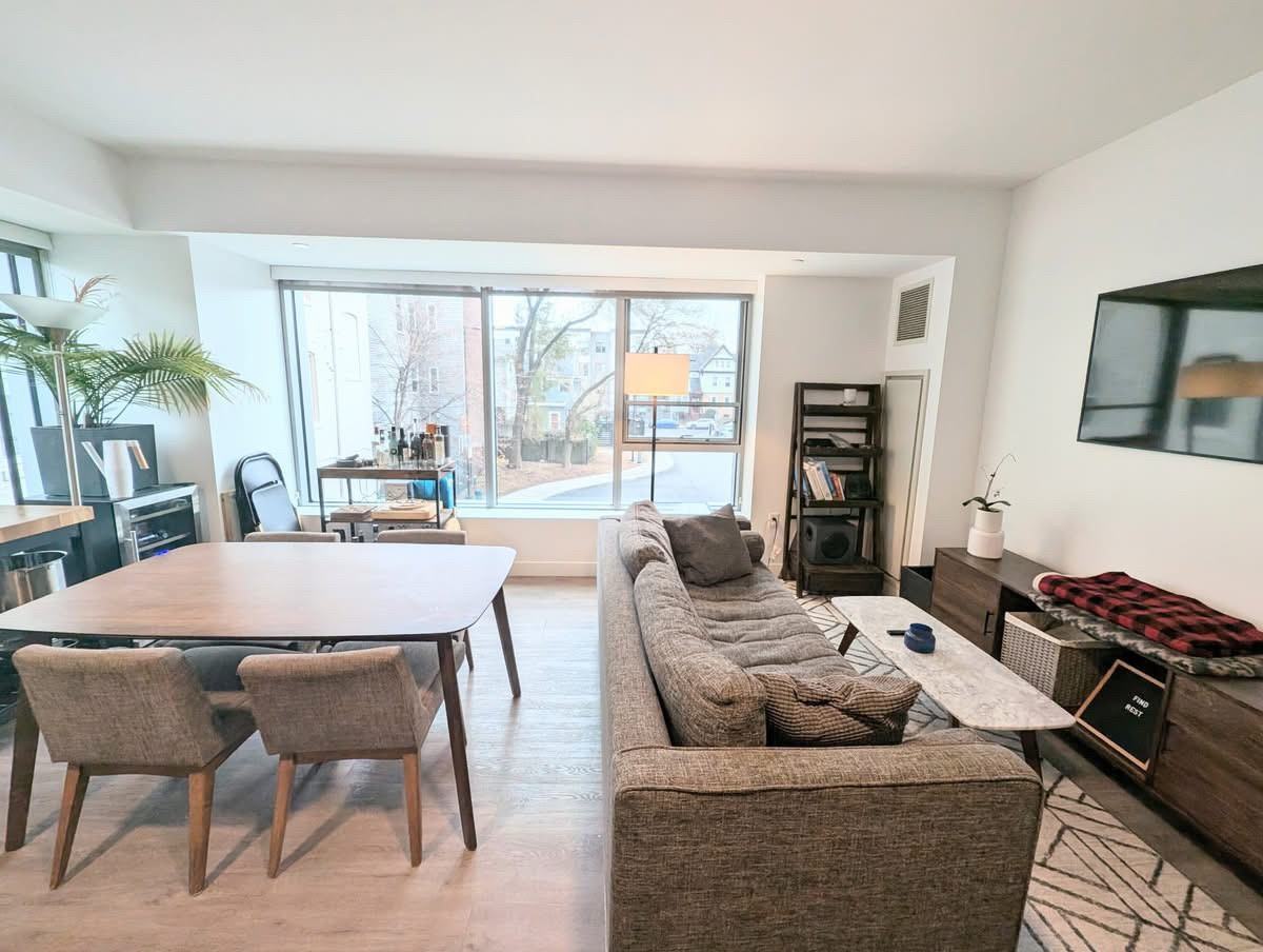 425 Massachusetts Ave - Photo 2 of 12