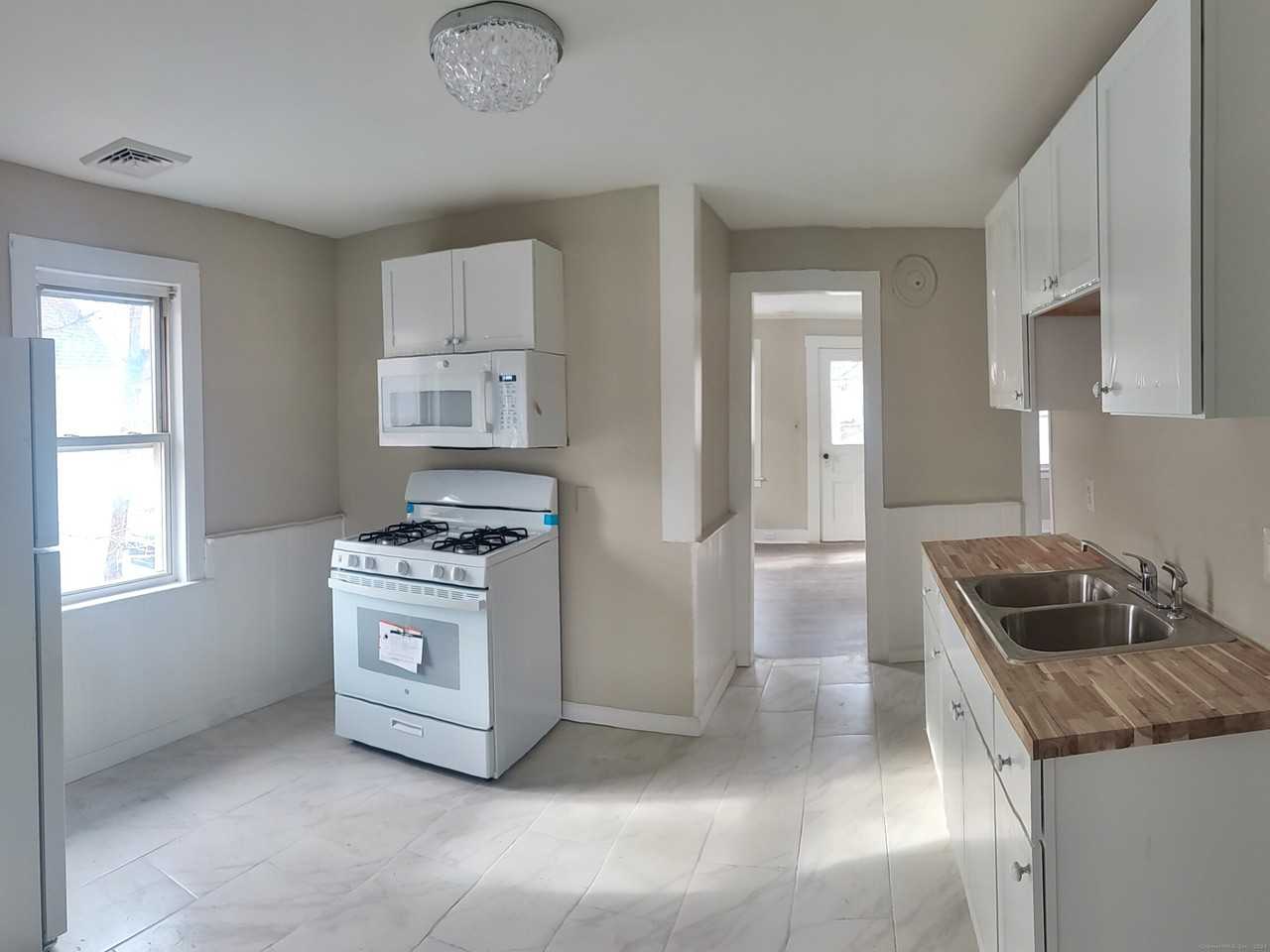 102 Red Mountain Avenue - Photo 3 of 9