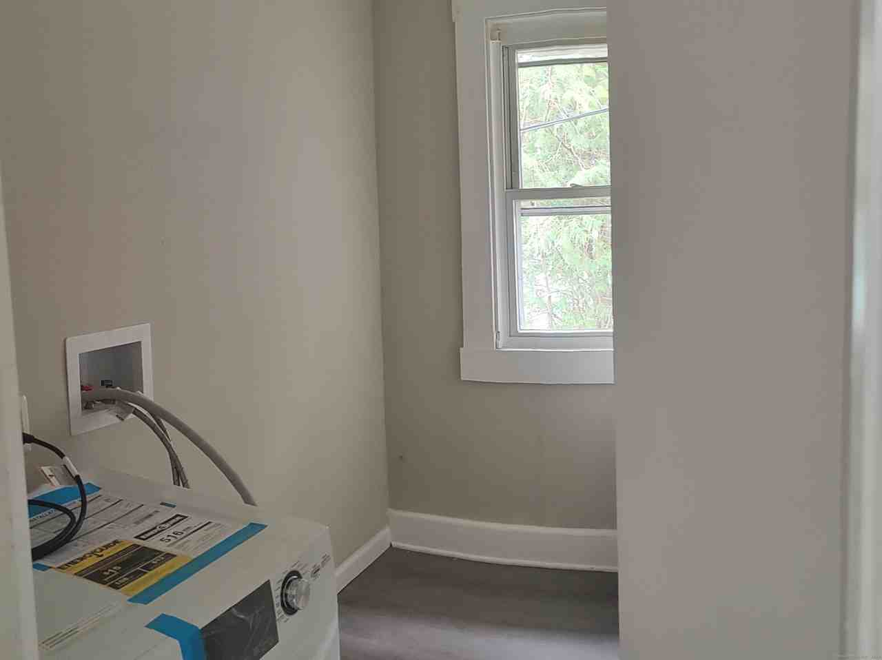 102 Red Mountain Avenue - Photo 5 of 9