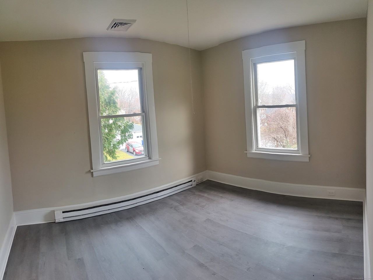 102 Red Mountain Avenue - Photo 6 of 9