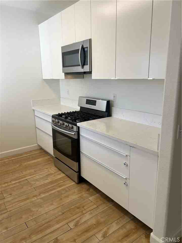 1555 Orange Ave - Photo 4 of 17