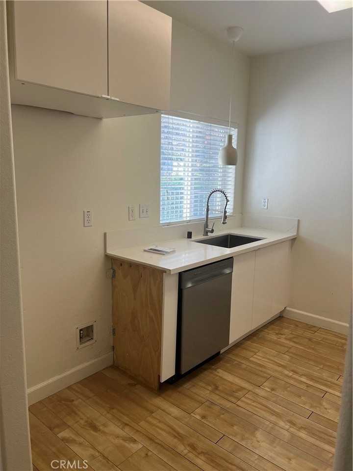 1555 Orange Ave - Photo 6 of 17