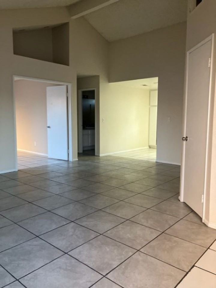 835 S Tamarisk Ave - Photo 6 of 13