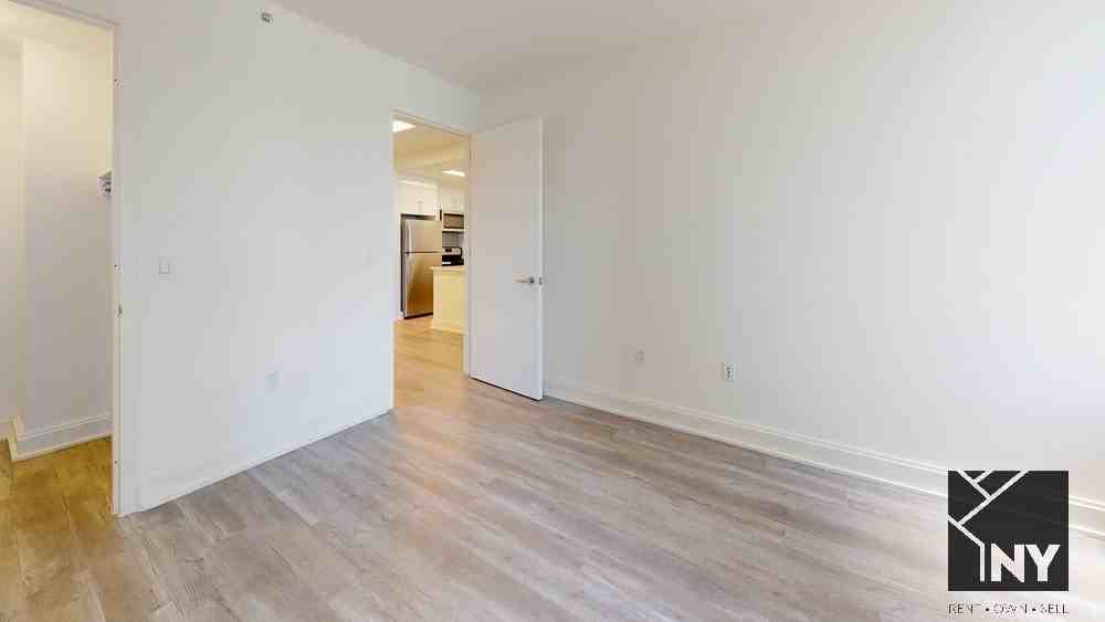 Hanover Sq #9E - Photo 4 of 11