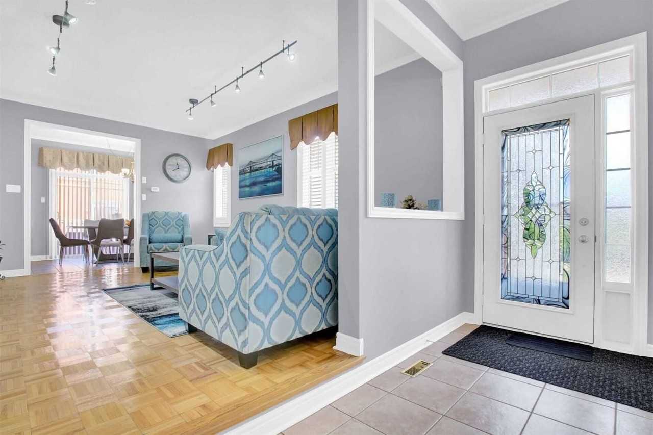 51 Connolly Crescent - Photo 7 of 32