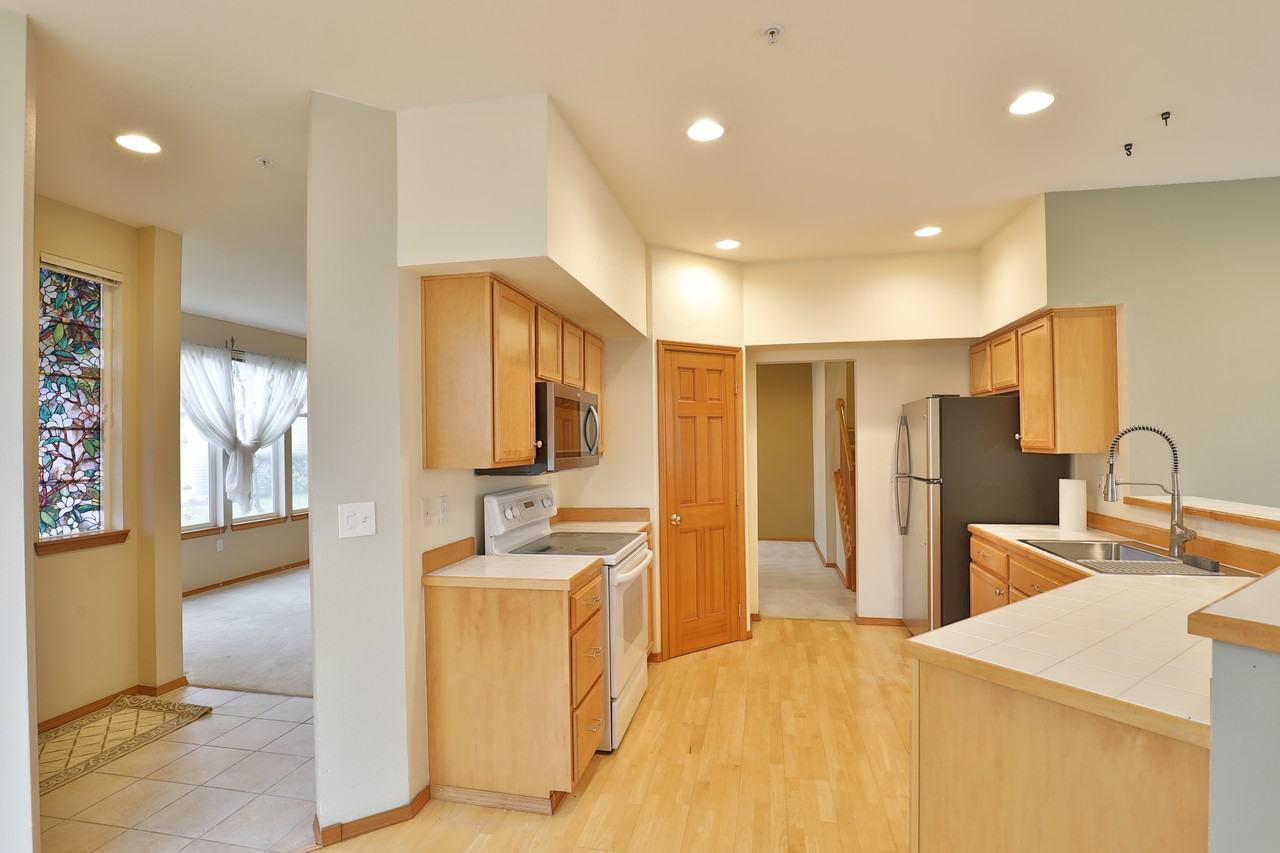 518 227th Lane Northeast - Photo 5 of 20