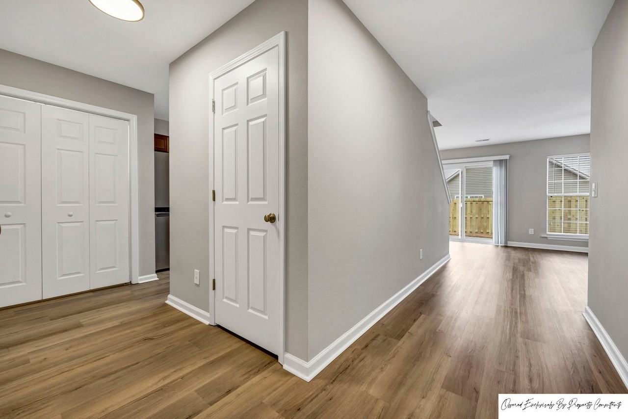 1024 Glencroft Dr - Photo 3 of 28