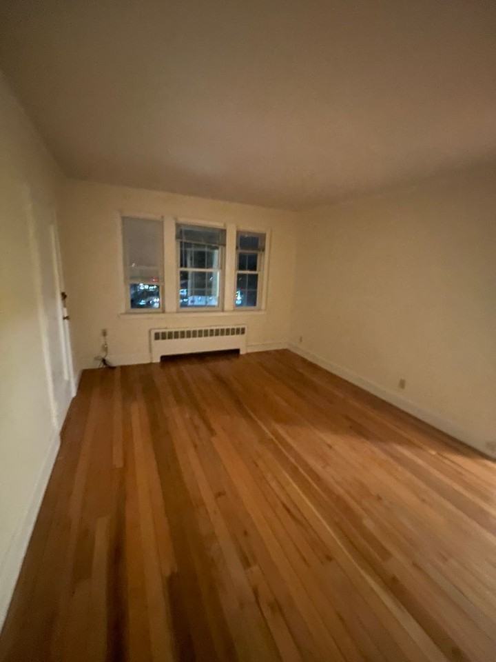 546 Belmont St - Photo 2 of 6
