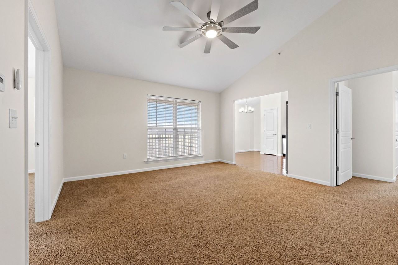 1434 Piedmont Circle - Photo 4 of 20