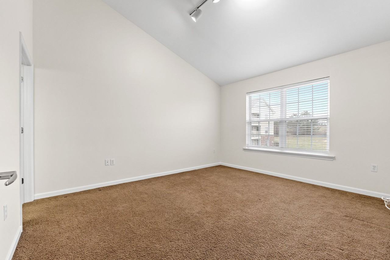 1434 Piedmont Circle - Photo 5 of 20