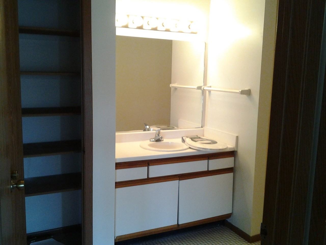 Wellington Park Apartments - Photo 3 of 4