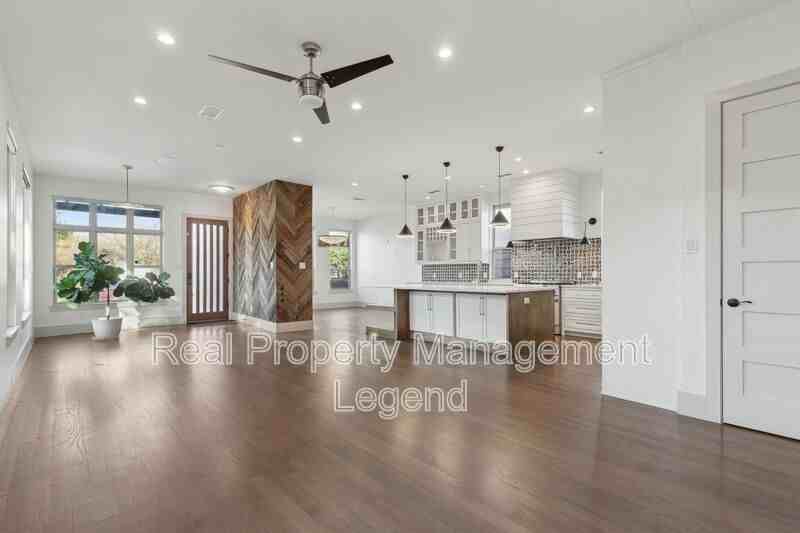 1018 S Waverly Dr - Photo 5 of 32