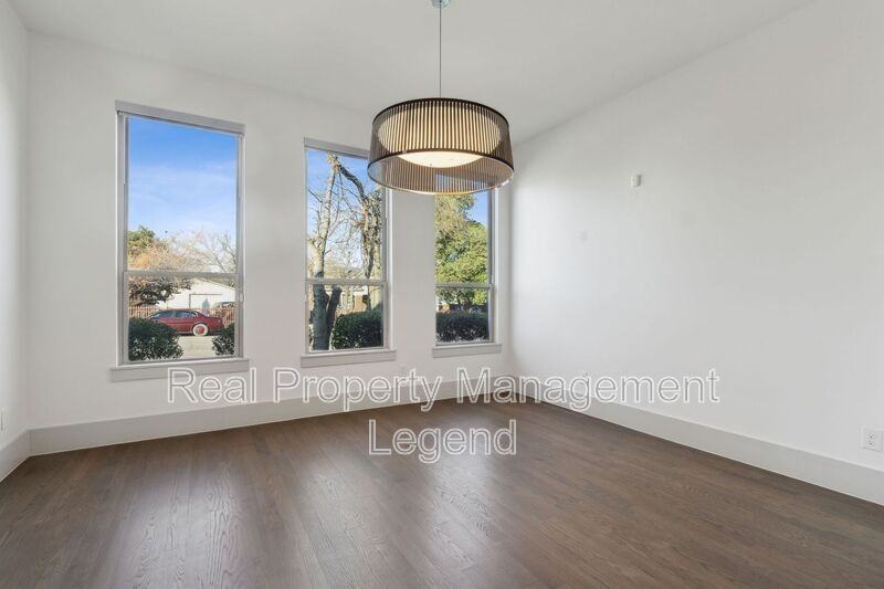 1018 S Waverly Dr - Photo 7 of 32